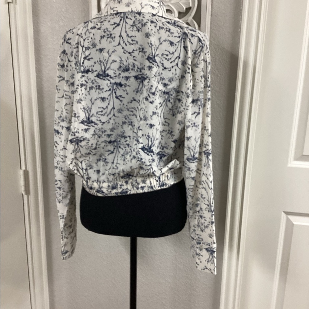 Lush sleeveless blouse with gathered waist. - Picture 4 of 4